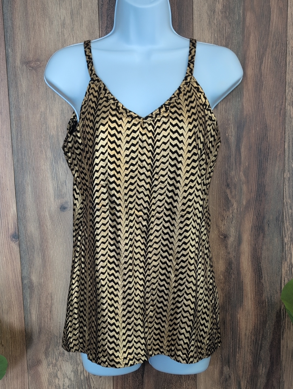 Women's Gold/Black Chevron V Neck Tank Top M               M381